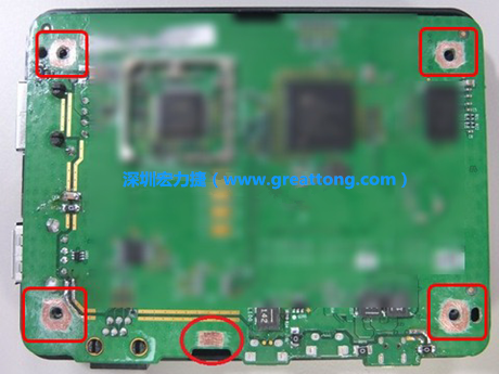 手動去綠漆。使用傳統(tǒng)的刀片去除綠漆后的效果。
