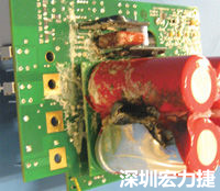 元件選擇不當(dāng)導(dǎo)致大量電流或電壓流經(jīng)電路，將會發(fā)生像這個燒融電容器的損壞情形。