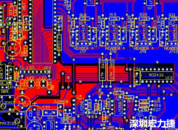 一般產(chǎn)品的PCB設(shè)計(jì)，多數(shù)先決定元件布局，再進(jìn)行線路連接，于元件位置就先改善干擾問題，再?gòu)木€路細(xì)節(jié)著手改善產(chǎn)品。